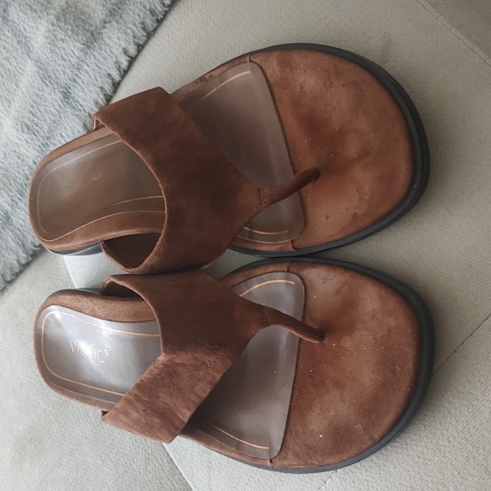 Vionic Agave Comfort Toe Post  Brown Suede Sandals Size 8.5